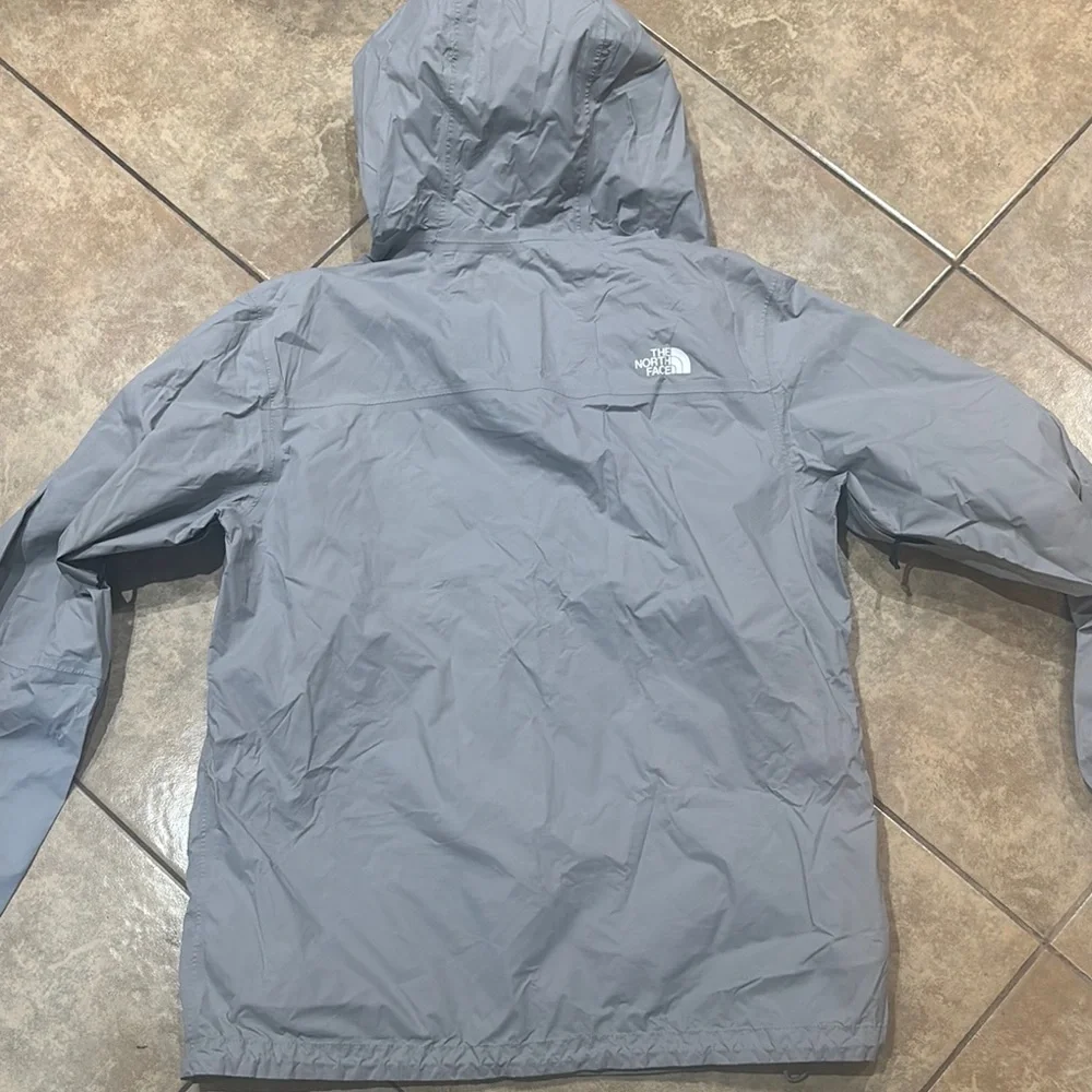 The North Face Gray Windbreaker Lightweight Weather-Resistant - Picture 4 of 5